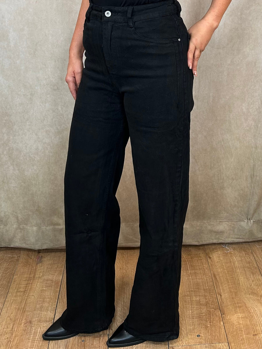 Skylar Flare Jean in Black